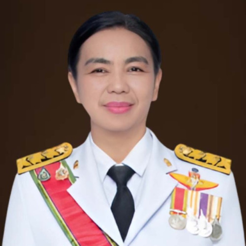 นางจีรนันท์ เพ่งพินิจ